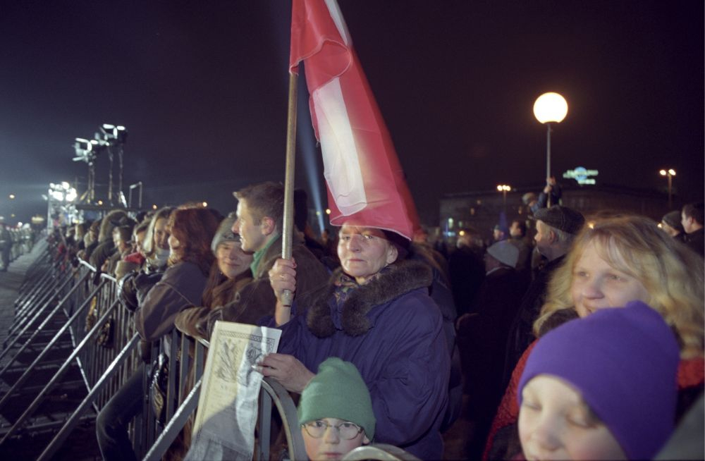 Uroczystość podniesienia flag Polski i NATO przed Grobem Nieznanego Żołnierza na placu Piłsudskiego. Fot. PAP/J. Turczyk