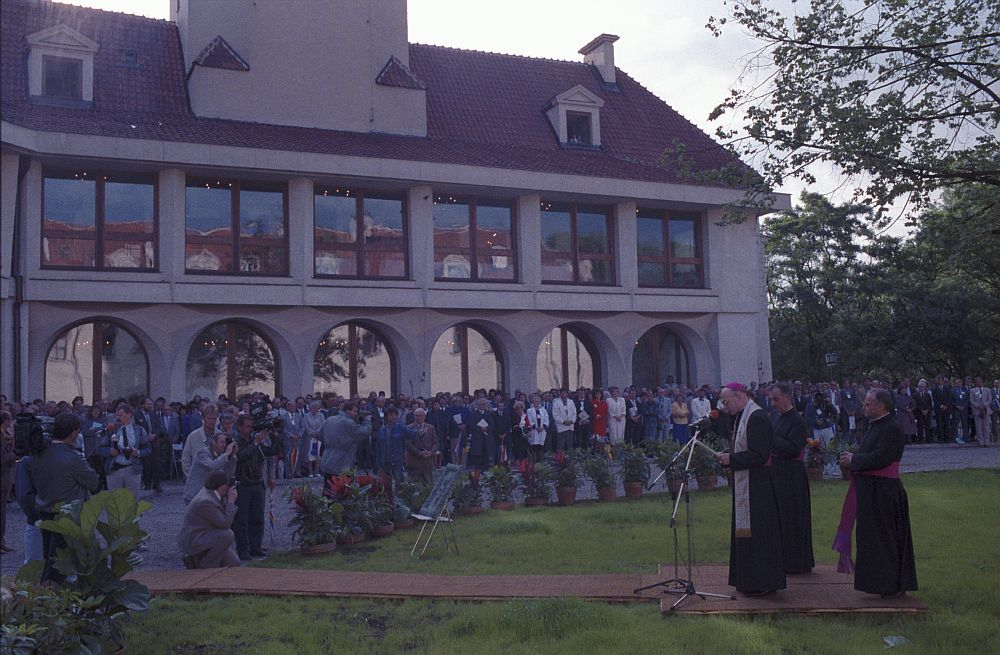 Uroczystość otwarcia Domu Polonii w Pułtusku. 16.07.1989. Fot. PAP/PAI/J. Bogacz