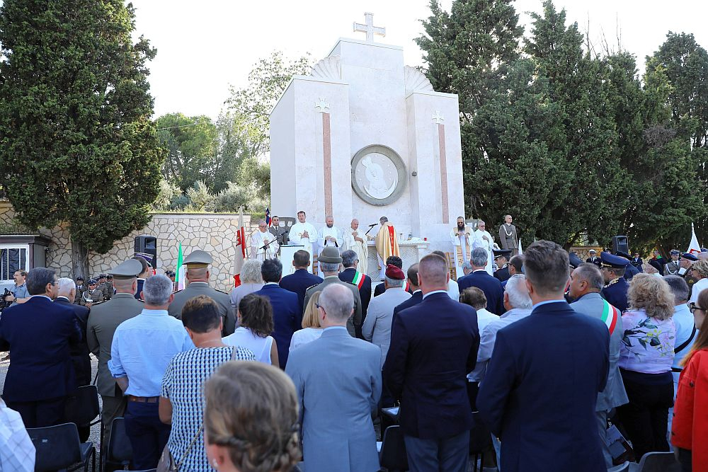 Obchody 75. rocznicy wyzwolenia Ankony: msza święta na Polskim Cmentarzu Wojennym w Loreto. 17.07.2019. Fot. PAP/R. Guz