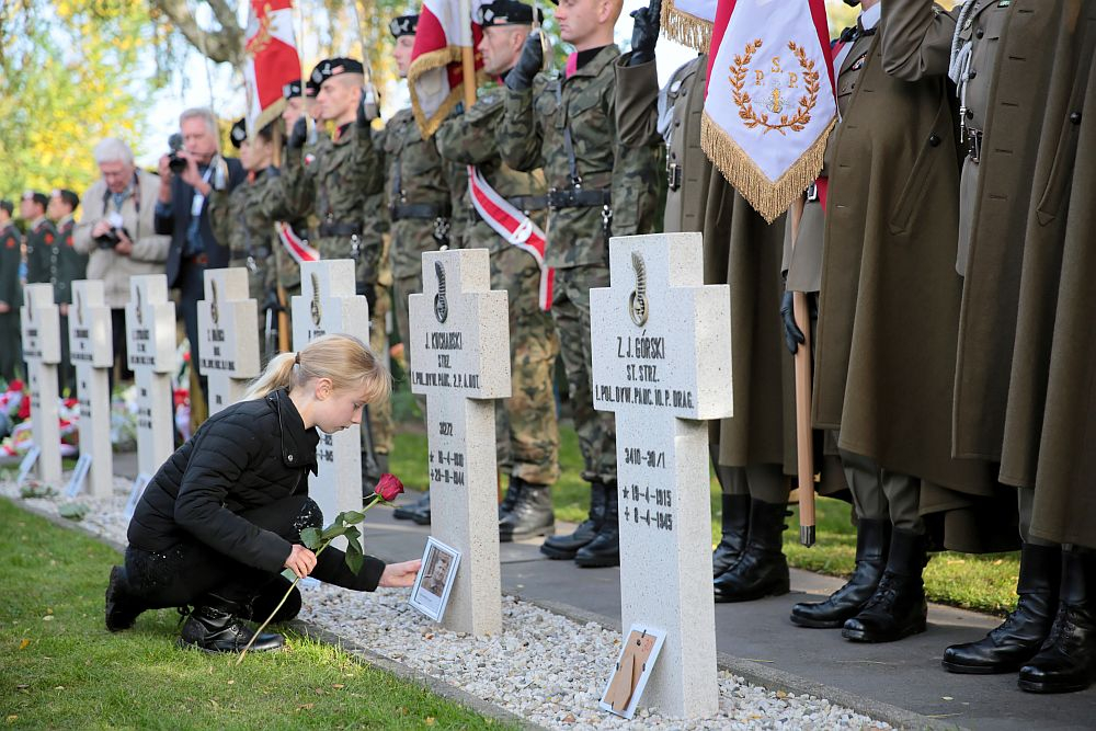 Uroczystości na Polskim Honorowym Cmentarzu Wojskowym w Oosterhout. 26.10.2019. Fot. PAP/L. Szymański