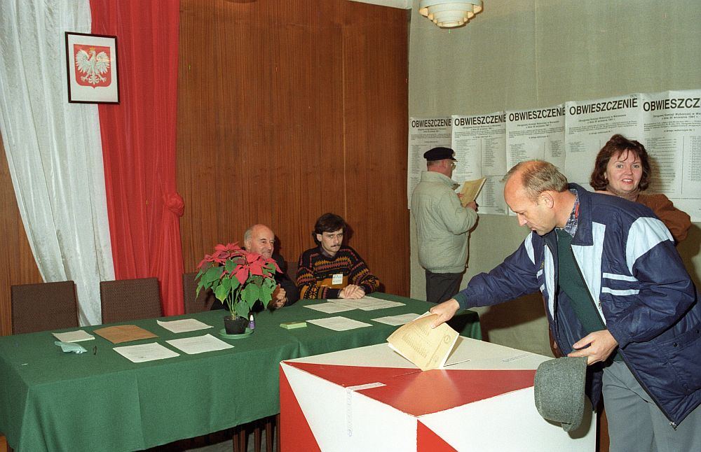 Wybory parlamentarne. Warszawa, 27.10.1991.  Fot. PAP/A. Rybczyński