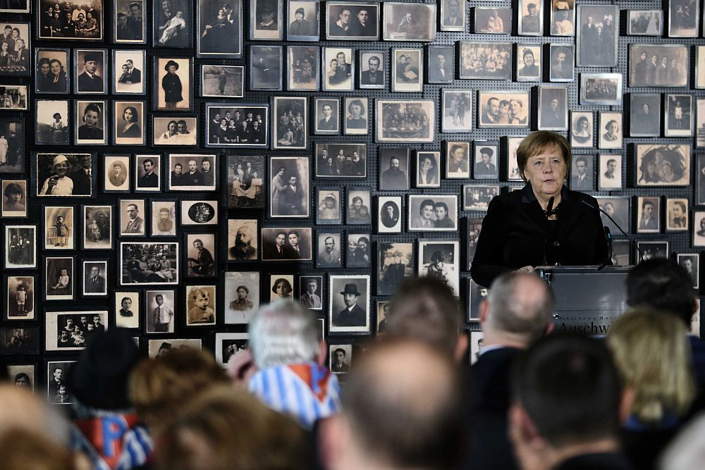 Kanclerz Niemiec Angela Merkel przemawia podczas uroczystości 10-lecia Fundacji Auschwitz-Birkenau. Fot. PAP/A. Grygiel