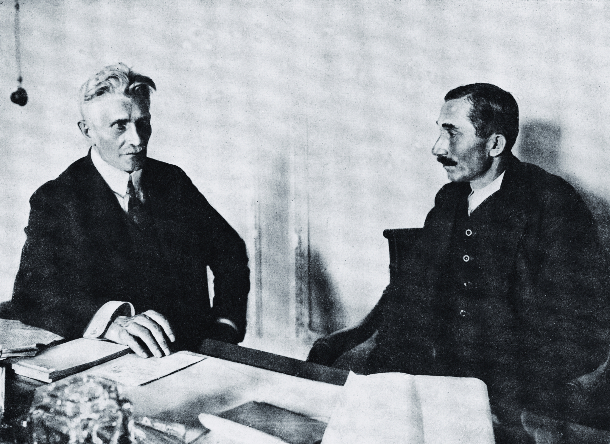 Premier Wincenty Witos (z prawej) i jego zastępca, Ignacy Daszyński. Źródło: „Tygodnik Ilustrowany” nr 32/1920