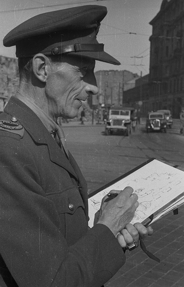Marian Walentynowicz w mundurze 1 Dywizji Pancernej gen. Stanisława Maczka. Warszawa, 1947 r. Fot. PAP/CAF