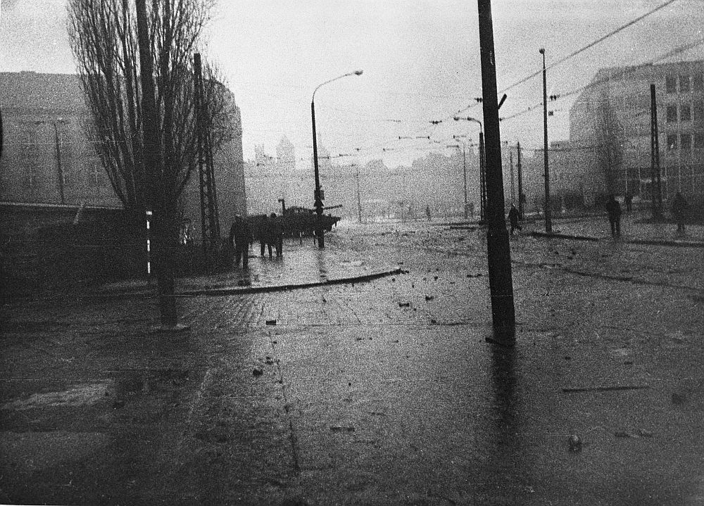 Grudzień 1970 w Gdańsku. Ulica Targ Drzewny. Fot. PAP/E. Pepliński
