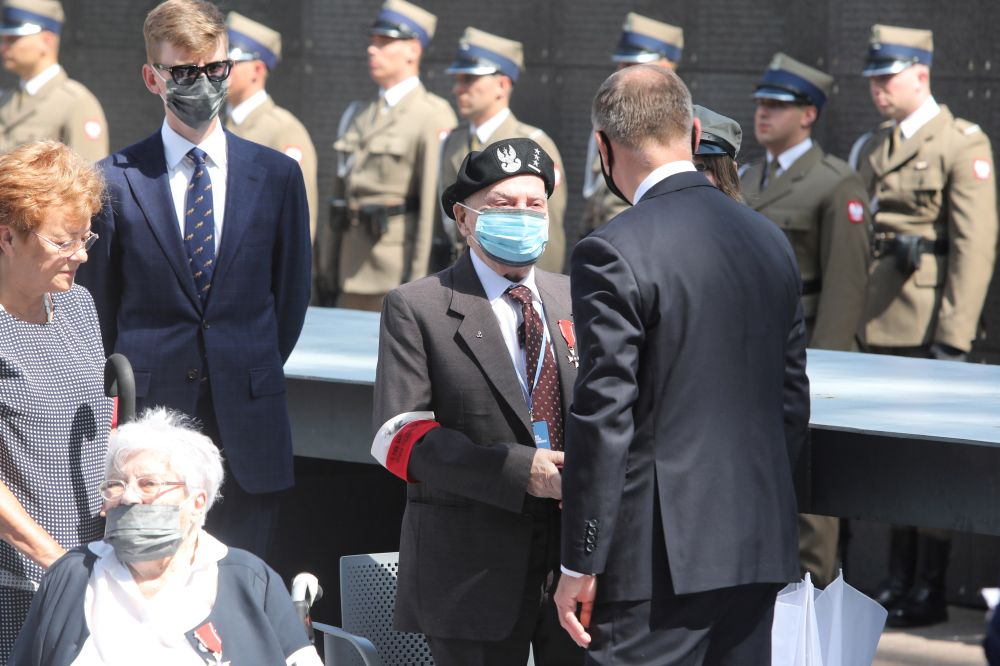 Prezydent RP Andrzej Duda podczas spotkania z bohaterami Powstania Warszawskiego w siedzibie Muzeum Powstania Warszawskiego. Warszawa, 30.07.2021. Fot. PAP/W. Olkuśnik