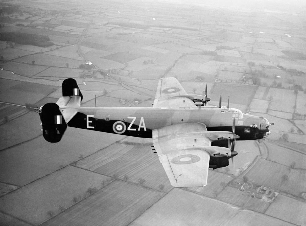 Samolot bombowy Handley Page Halifax Mk. II z 10 Dywizjonu RAF w Leeming (ok. 1941-42), podobny do użytego w operacji „Wrench”. Źródło: H. Hennser/Imperial War Museum / domena publiczna