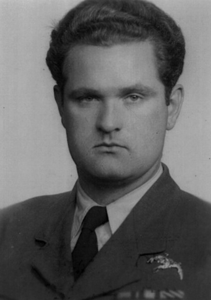 Ppor. pil. Kazimierz Szrajer (1919-2012)  należał do załogi  Halifaxa NF-T na siedzibę gestapo w Warszawie, źródło: Aircrew Remembered