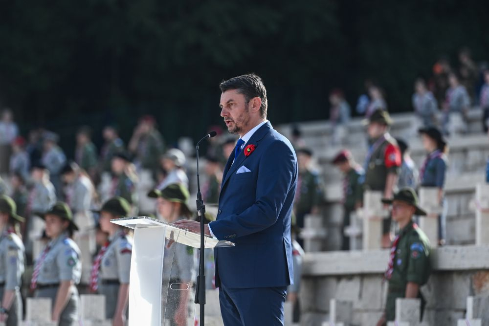 Szef UdSKiOR Lech Parell podczas uroczystości na Polskim Cmentarzu Wojennym pod Monte Cassino. 18.05.2024. Fot. PAP/P. Nowak