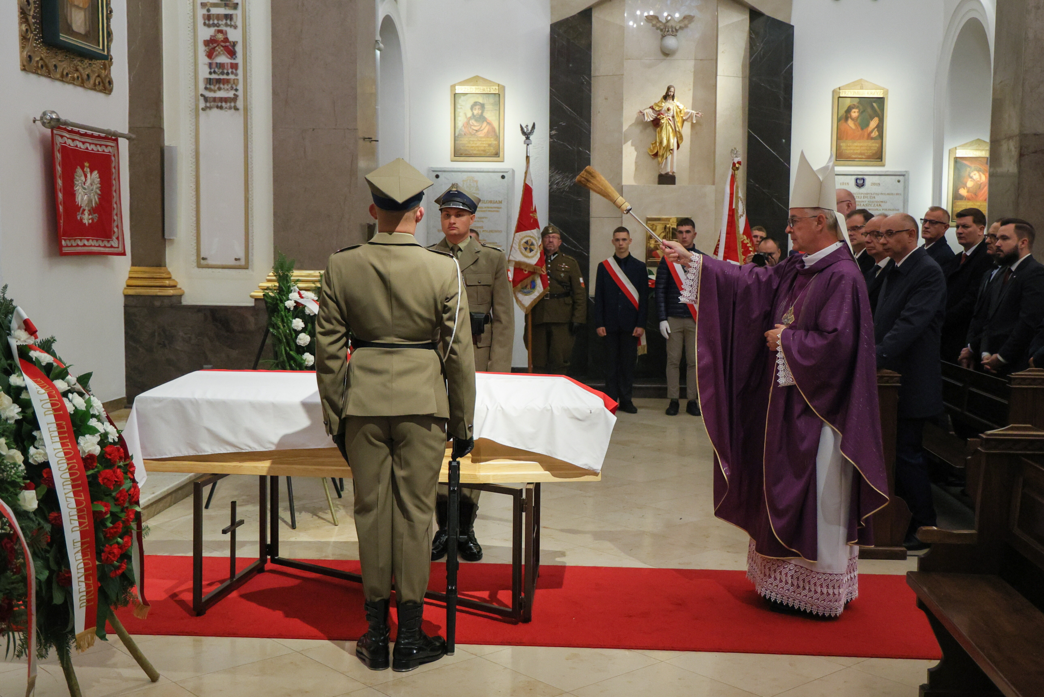 Biskup polowy Wojska Polskiego Wiesław Lechowicz na uroczystościach pogrzebowych Sergiusza Piaseckiego w katedrze polowej Wojska Polskiego w Warszawie. Fot. PAP/Paweł Supernak