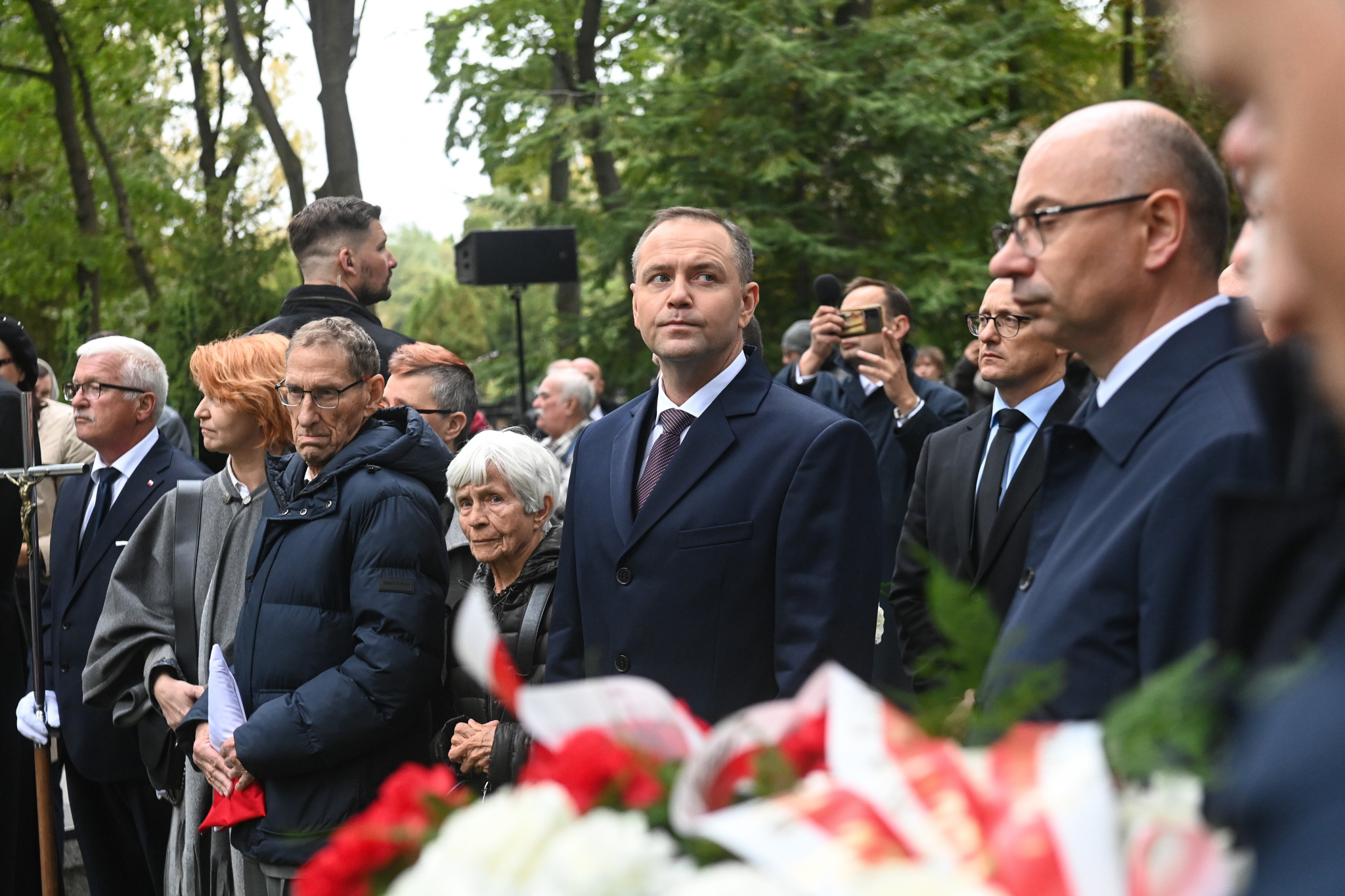 Prezydent Karol Nawrocki i wiceprezes IPN Mateusz Szpytma na uroczystościach pogrzebowych Sergiusza Piaseckiego na Cmentarzu Wojskowym na Powązkach w Warszawie. Fot. PAP/Piotr Nowak