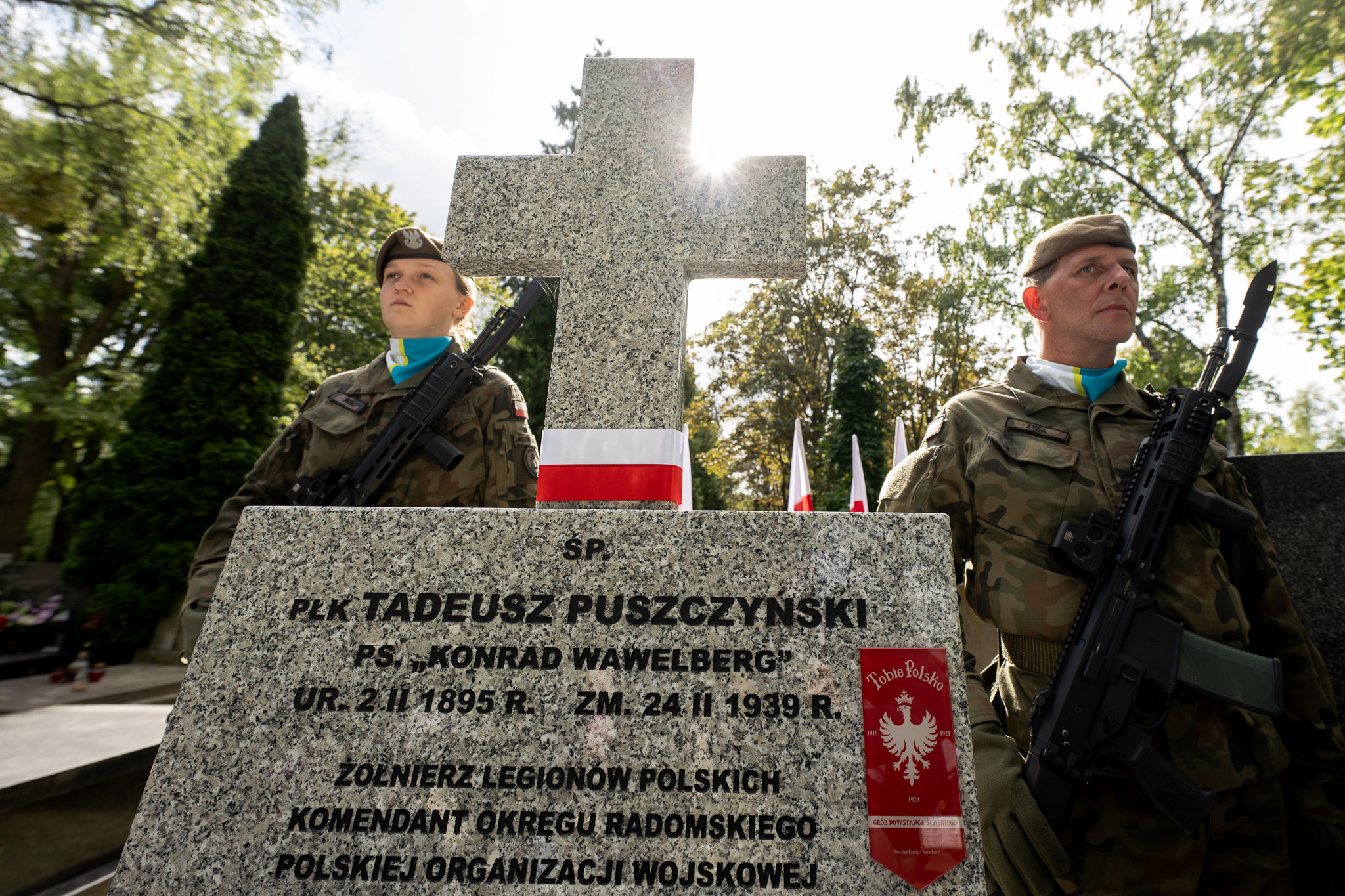 IPN oznaczył znakiem pamięci „Tobie Polsko” grób Tadeusza Puszczyńskiego. Fot. Krzysztof Łojko/IPN