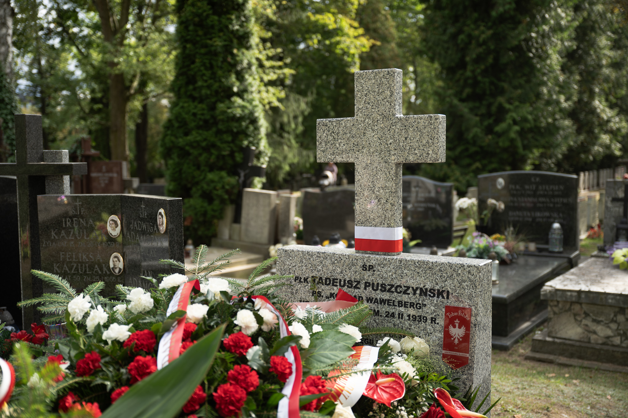IPN oznaczył znakiem pamięci „Tobie Polsko” grób Tadeusza Puszczyńskiego. Fot. Krzysztof Łojko/IPN