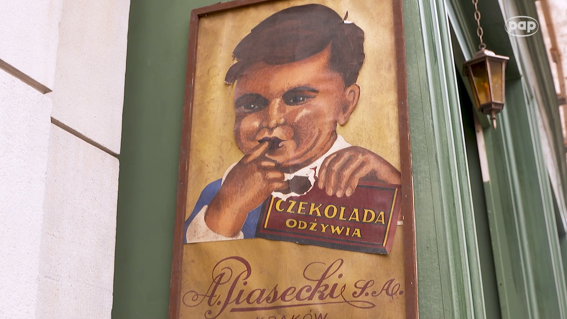 Na Krakowskim Przedmieściu powstała imponująca scenografia do nowej ekranizacji „Lalki”. Fot. PAP/Mateusz Weber