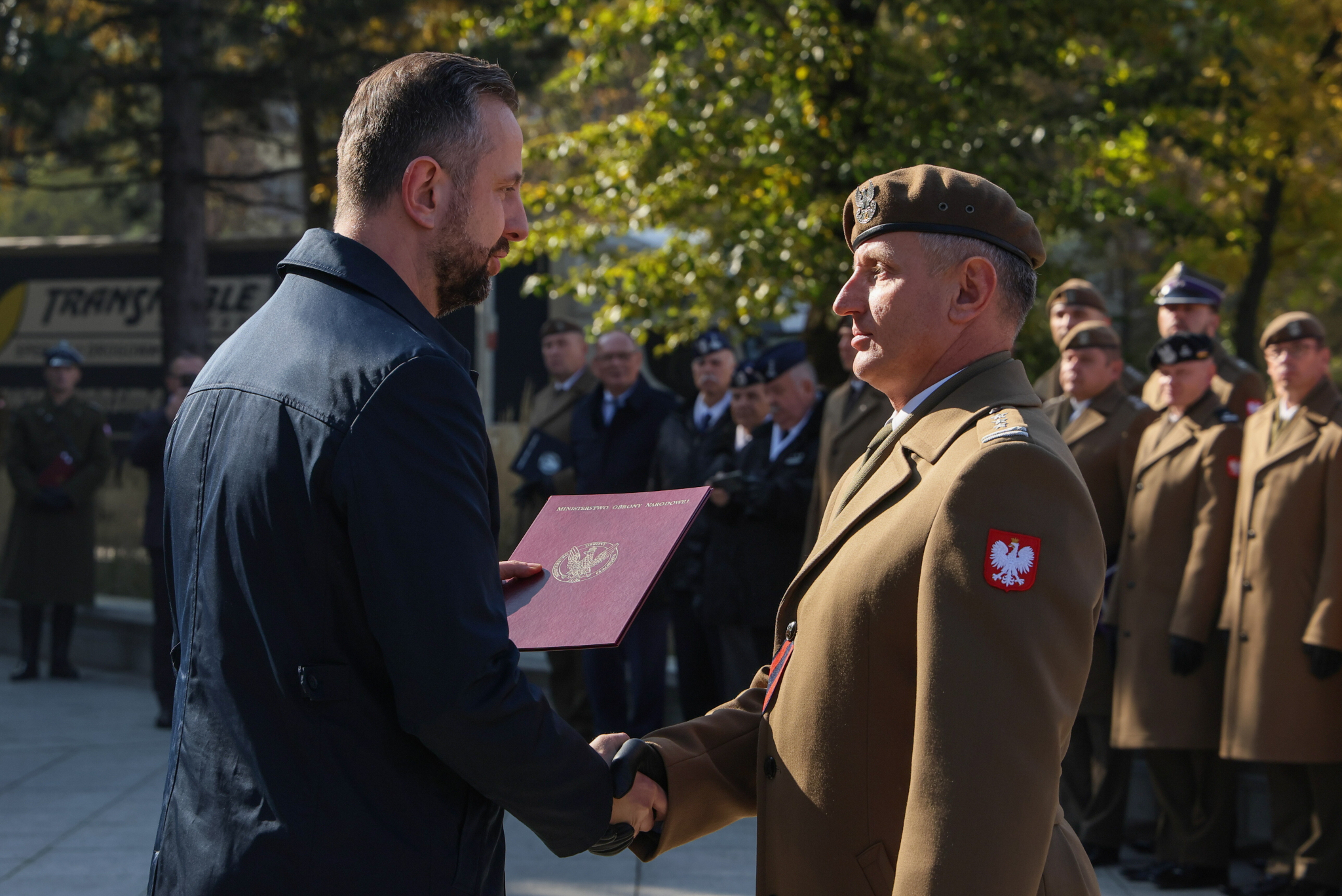 Wicepremier, minister obrony narodowej Władysław Kosiniak-Kamysz i dowódca 15. Lubuskiej Brygady Obrony Terytorialnej płk Leszek Giergielewicz na uroczystościach z okazji 85. rocznicy powołania Batalionów Chłopskich. Fot. PAP/Paweł Supernak