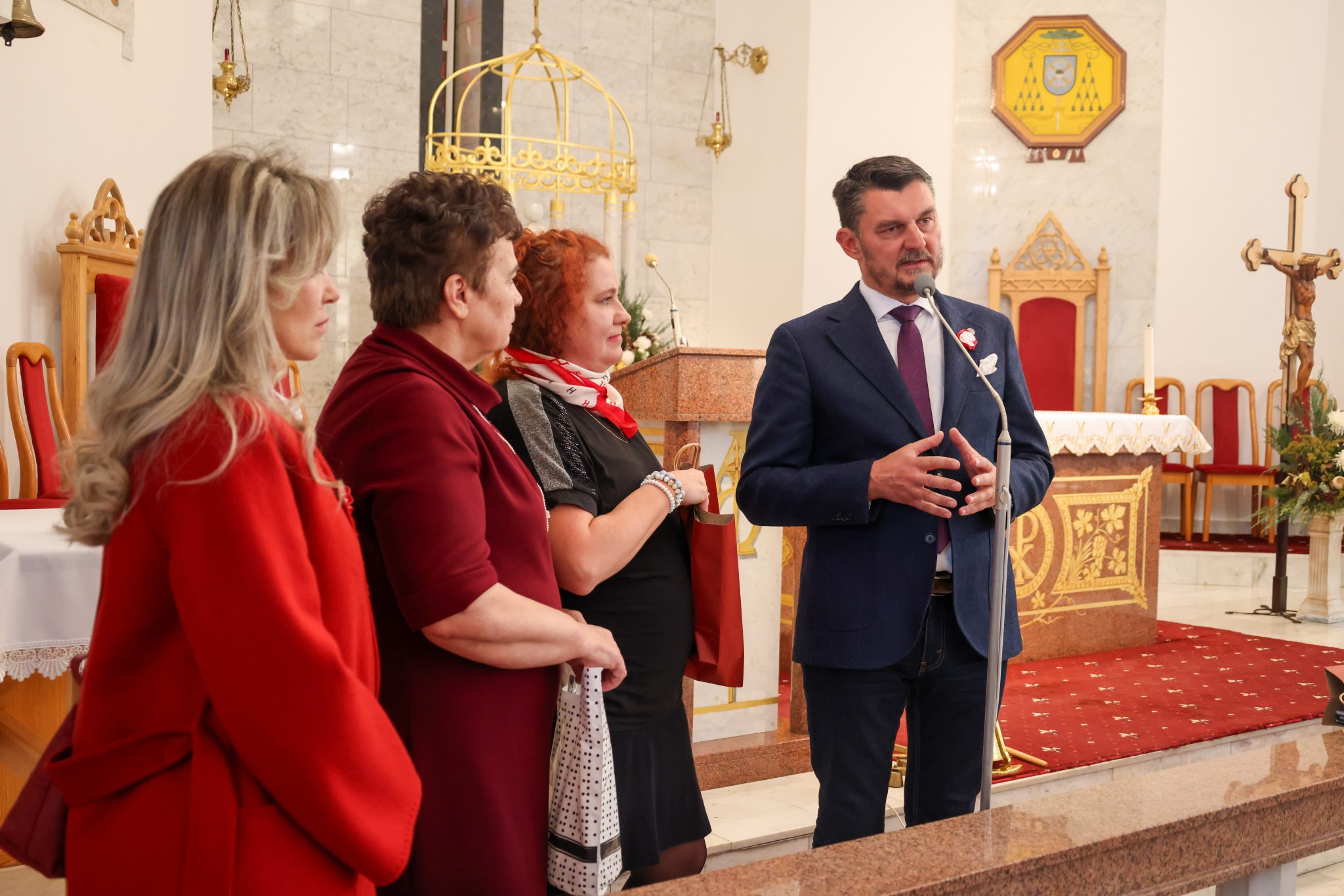 Lech Parell, szef Urzędu do Spraw Kombatantów i Osób Represjonowanych w stolicy Kazachstanu Astanie na spotkaniu z Polonią w katedrze. Fot. PAP/Albert Zawada