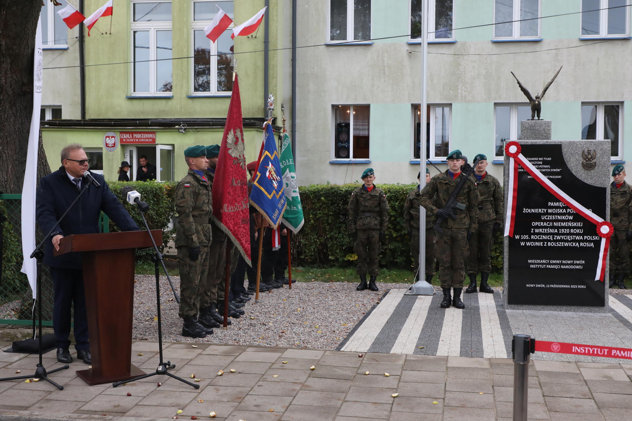Krzysztof Sychowicz, dyrektor IPN w Białymstoku na uroczystościach w Nowym Dworze z okazji 105. rocznicy operacji niemeńskiej. Fot. PAP/Artur Reszko