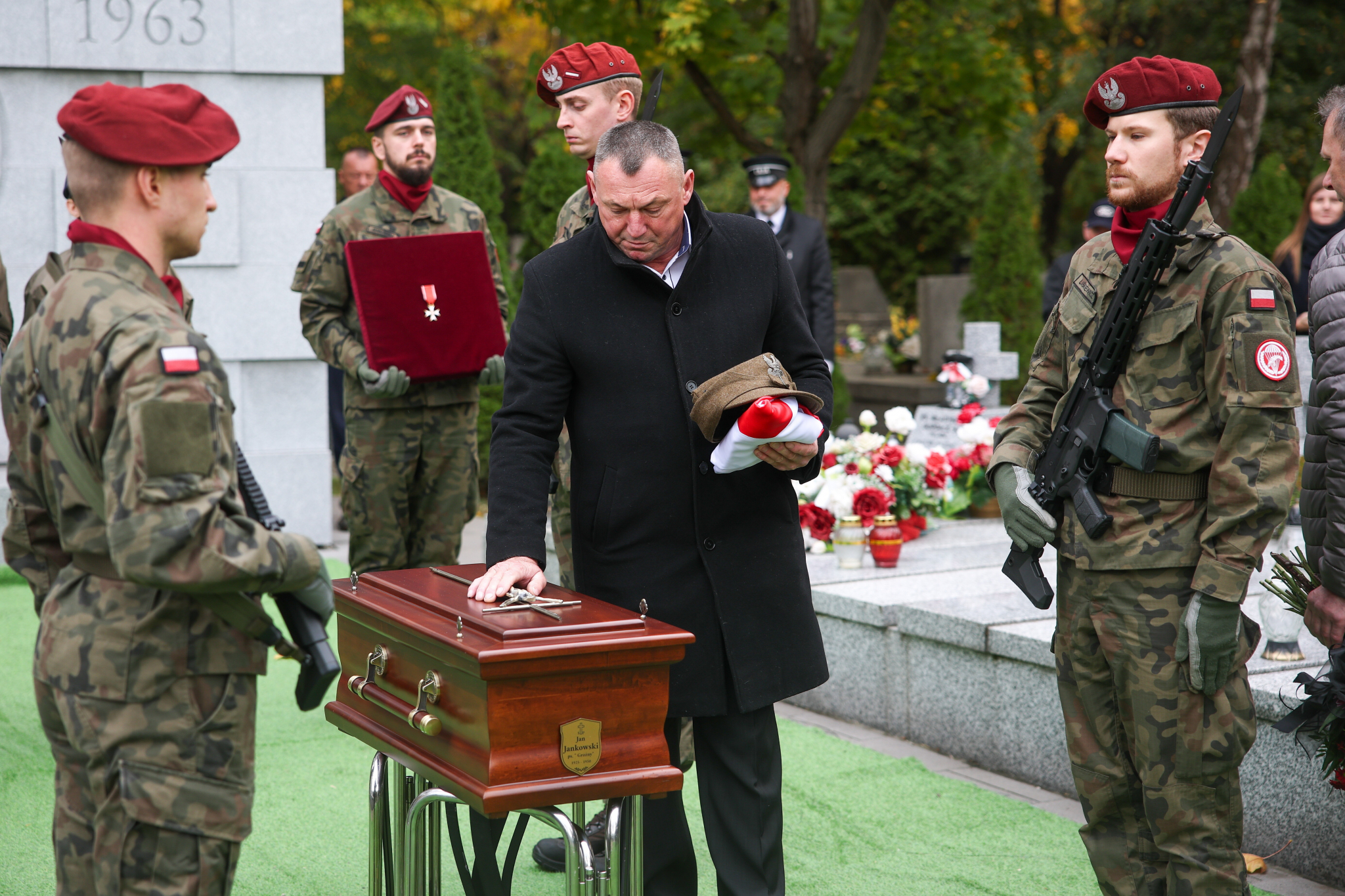 Uroczystości pogrzebowe szczątków żołnierza wyklętego Jana Jankowskiego „Groźnego”. Fot. PAP/Łukasz Gągulski