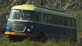 Autobus Jelcz, tzw. "ogórek'. Fot PAP/J.Morek
