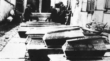 Pogrzeb ofiar pogromu kieleckiego. Fot. PAP/CAF/Reprodukcja