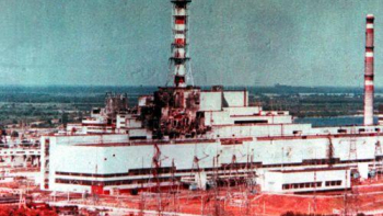 Elektrownia w Czarnobylu po wybuchu reaktora. Fot. PAP/CAF/Archiwum