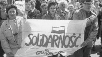 Manifestacja Solidarności w Gdańsku. 1989.04.30. Fot. PAP/CAF/S. Kraszewski