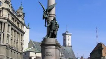 Pomnik Adama Mickiewicza we Lwowie. Źródło: Wikimedia Commons