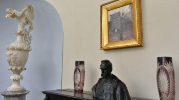 Część pamiątek z dworku w Sulejówku przekazanych Fundacji Rodziny Józefa Piłsudskiego. Fot. PAP/M. Obara