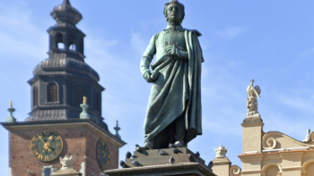 Pomnik Adama Mickiewicza na Rynku Głównym w Krakowie. Fot. PAP/J. Ochoński