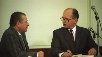 Członkowie BP KC PZPR Czesław Kiszczak i Wojciech Jaruzelski. Fot. PAP/T. Prażmowski 