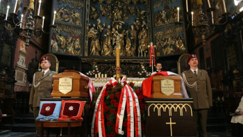 Uroczystości pogrzebowe prezydenta Lecha Kaczyńskiego i jego żony Marii w Bazylice Mariackiej. Fot. PAP/R. Pietruszka