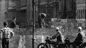 Budowa muru berlińskiego. 08.1961. Fot. PAP/EPA 