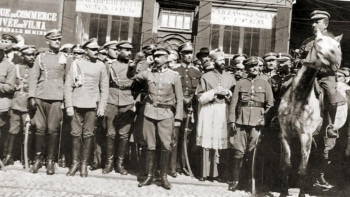 Oficerowie Wojska Polskiego w zajętym Mińsku. 08.1919. Źródło: CAW