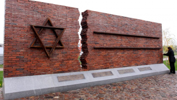 Pomnik upamiętniający 40 tys. częstochowskich Żydów wywiezionych przez Niemców do Treblinki. Fot. PAP/W. Deska