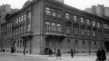 Siedziba Najwyższej Izby Kontroli w Warszawie; róg ulic Żurawiej i Poznańskiej. 1928 r. Źródło: NAC