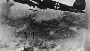 Bombardowanie Warszawy. 09.1939. Fot. PAP/CAF/Reprodukcja
