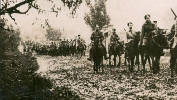 Odział kawalerii Siemiona Budionnego w marszu przez Ukrainę. 1920 r. Źródło: CAW