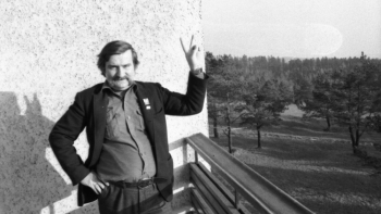 Lech Wałęsa zwolniony z internowania. 11.1982. Fot. PAP/CAF/I. Radkiewicz