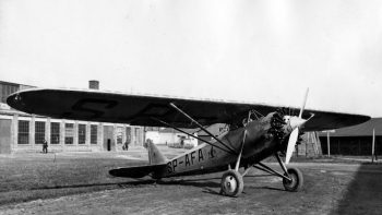 Samolot PZL Ł.2 zbudowany w Państwowych Zakładach Lotniczych, na którym polscy lotnicy kpt. Stanisław Skarżyński i por. Andrzej Markiewicz dokonali lotu dookoła Afryki. 1931 r. Fot. NAC