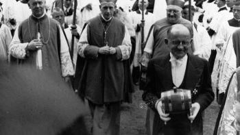 Konsekracja biskupa pomocniczego włocławskiego Michała Kozala (w środku). 08.1939. Fot. NAC