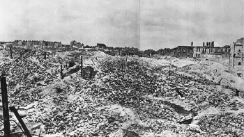 Ruiny getta warszawskiego. 1943 r. Fot. PAP/CAF
