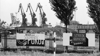 Strajk okupacyjny w Porcie Szczecińskim. 08.1988. Fot. PAP/J. Undro