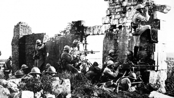 Francuscy żołnierze podczas bitwy nad Marną. 1918. Fot. Marynarka Wojenna USA. Źródło: Wikimedia Commons