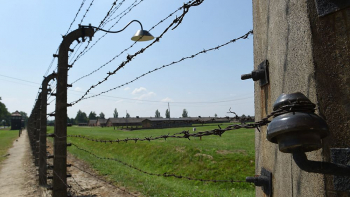 Teren niemieckiego nazistowskiego obozu koncentracyjnego i zagłady Auschwitz II-Birkenau. Fot. PAP/J. Bednarczyk