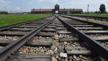 Teren niemieckiego nazistowskiego obozu koncentracyjnego i zagłady Auschwitz-Birkenau. Fot. PAP/J. Bednarczyk