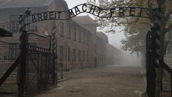 Teren niemieckiego nazistowskiego obozu koncentracyjnego i zagłady Auschwitz. Fot. PAP/J. Bednarczyk
