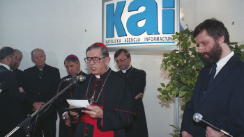 Inauguracja działalności Katolickiej Agencji Informacyjnej (KAI). Warszawa 01.12.1993. Fot. PAP/A. Urbanek