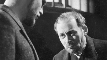 Michał Znicz (P) jako Anzelm i Witold Zacharewicz jako Jan Czarowic w jednej ze scen filmu "Róża". 1936 r. Fot. NAC