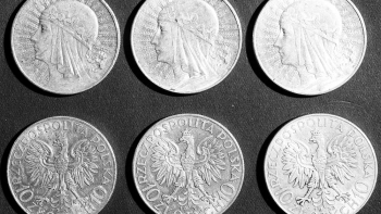 Monety o nominale 10 zł z lat 30. Fot. NAC