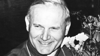 Abp Karol Wojtyła. Fot. PAP/Reprodukcja/J. Grelowski